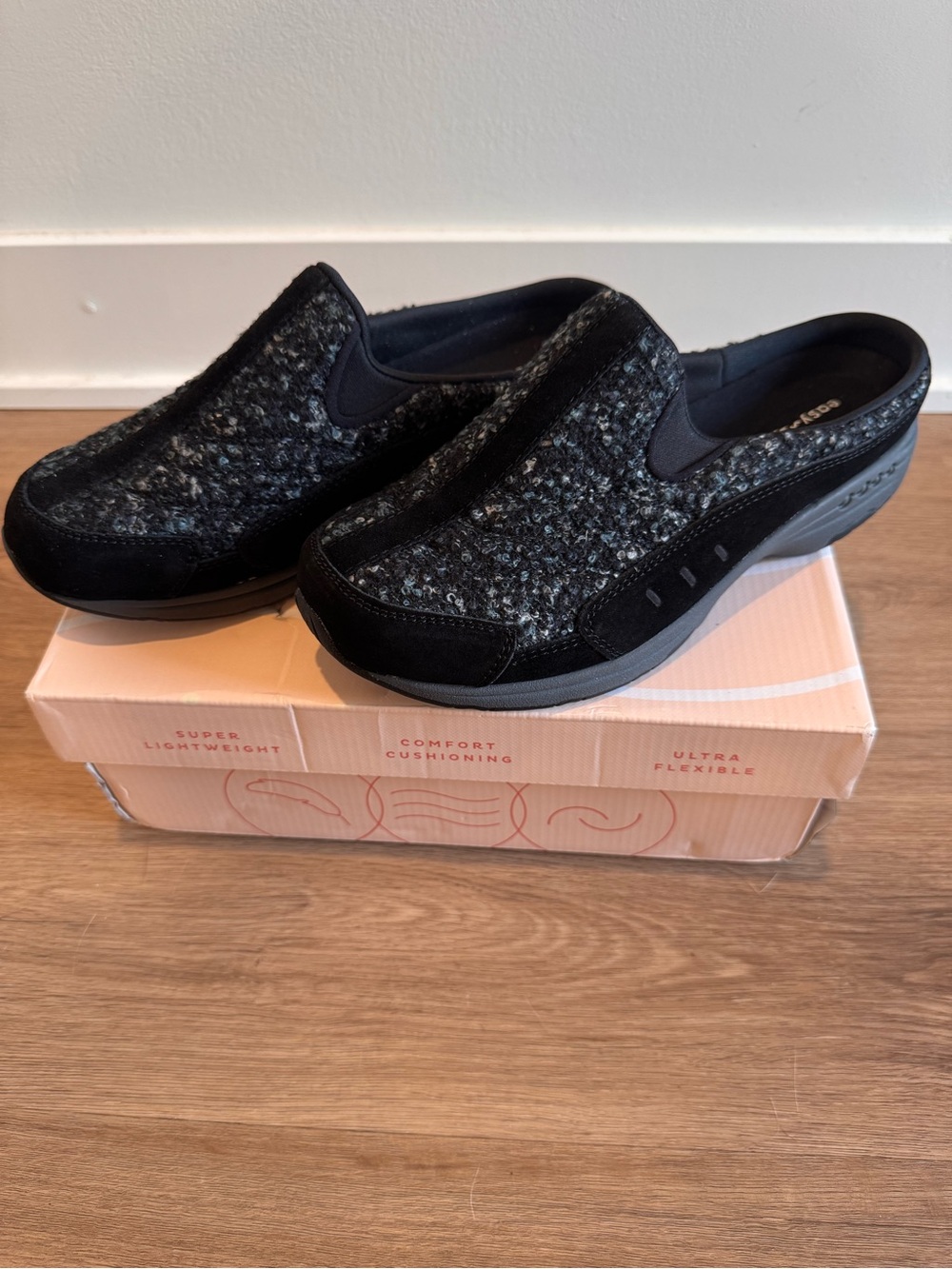 Easy Spirit Women's Black and Gray Slip-On Clogs 9W NIB